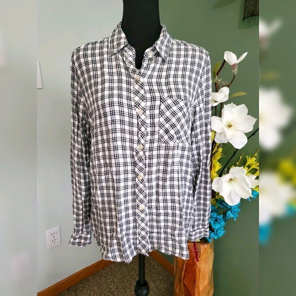 Universal Thread Green Check Button Down Long Sleeve